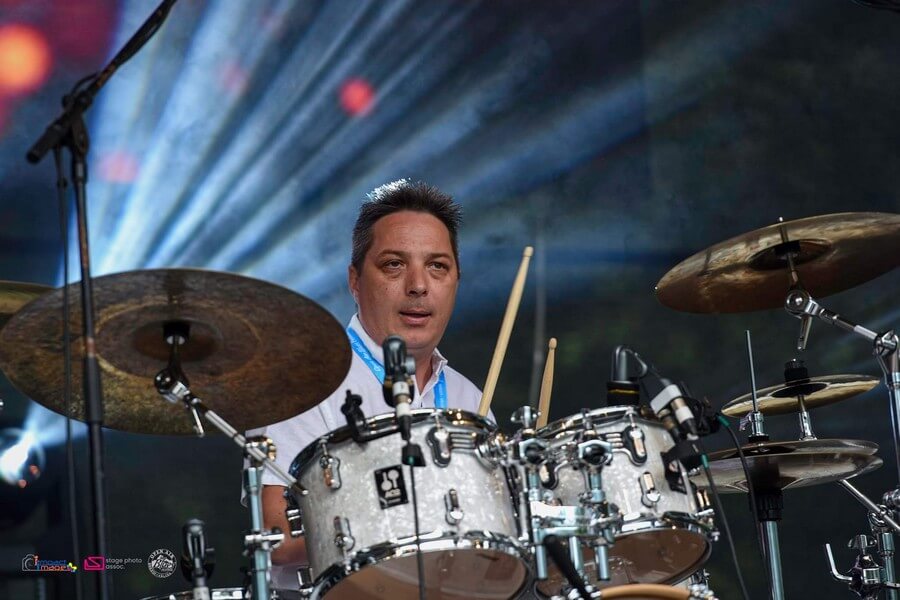 ovidiu condrea tobe trupa jukebox drummer playing drums live in concert petrecere privata