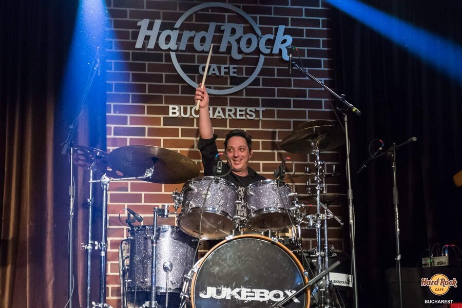 ovidiu condrea tobe trupa jukebox playing drums live in concert club hard rock cafe bucuresti