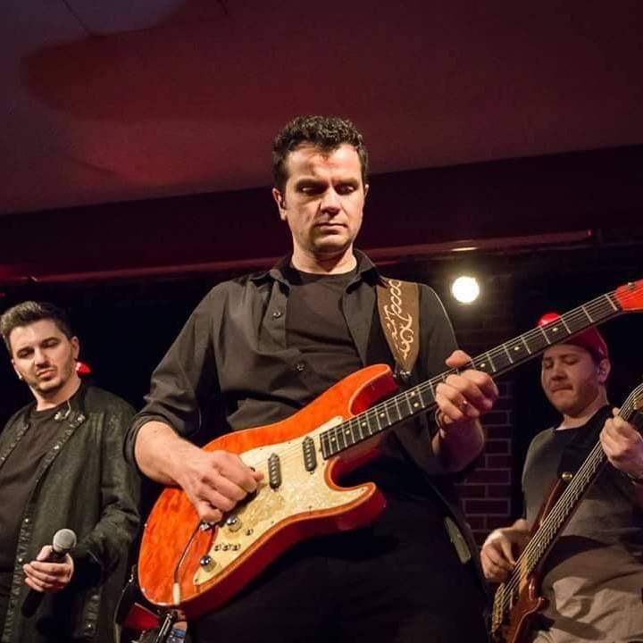 viorel dodoc guitar player trupa jukebox in concert live club hard rock cafe bucuresti romania